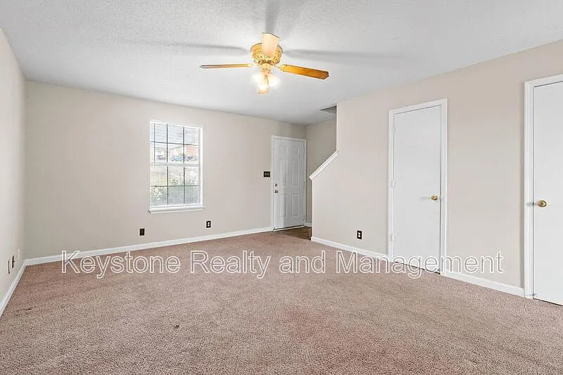 2 bed, 1.5 bath, 1035 sqft, $850 — Photo 4