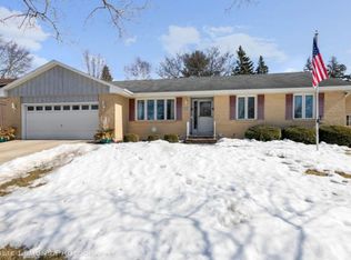 1616 Pickwick Ln, Dekalb, IL 60115