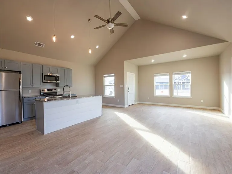 802 Valley Oaks Ln — Photo 5