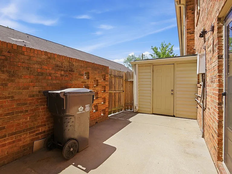 6346 Old Pineville Rd #G — Photo 16