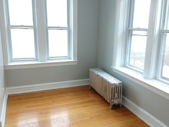 5th image of 7556 N Claremont Ave APT 3