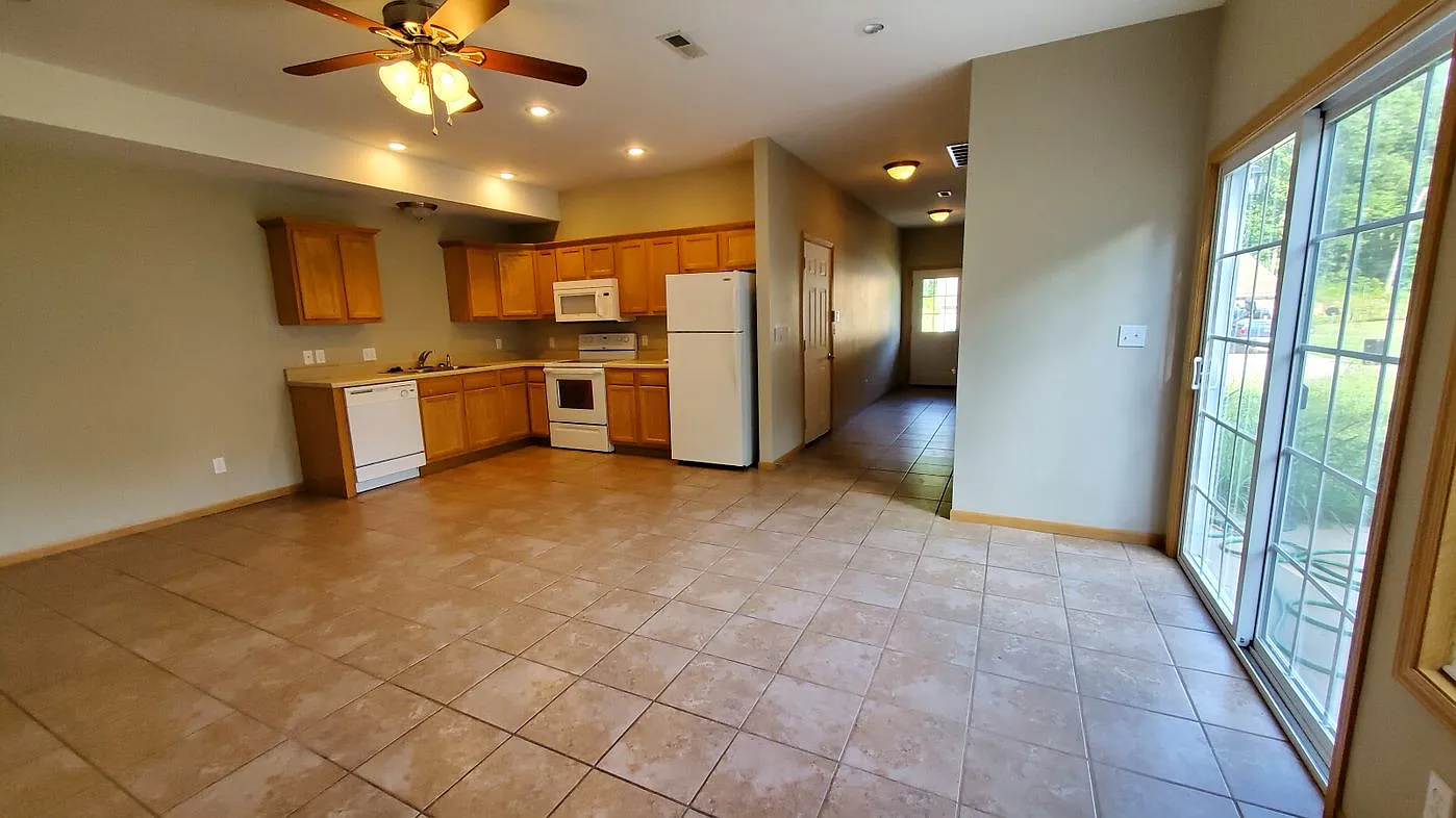 24841 A Talladega — Photo 4