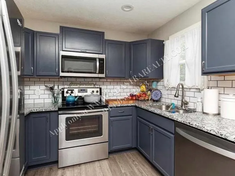 621 N Cedar St — Photo 12
