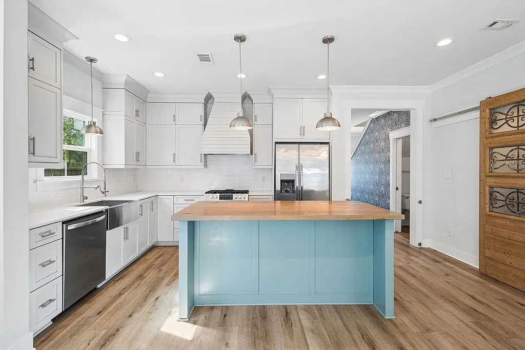1018 W Romana St — Photo 4