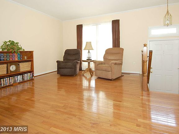 4th image of 21909 Myrtlewood Sq
