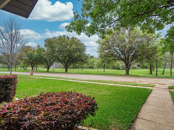 05_1565_Century_Oaks5.jpg