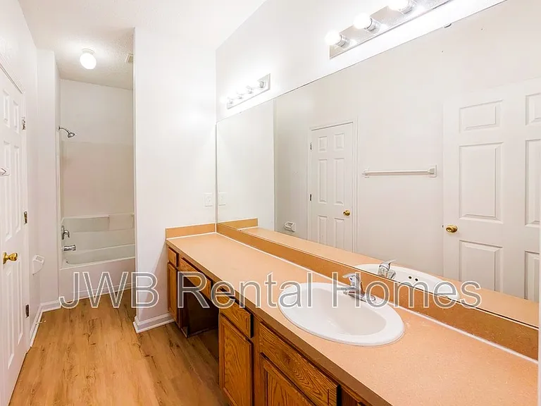 8450 Jasper Ave — Photo 6