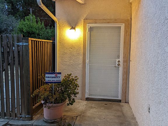 4th image of 5058 Creely Ave