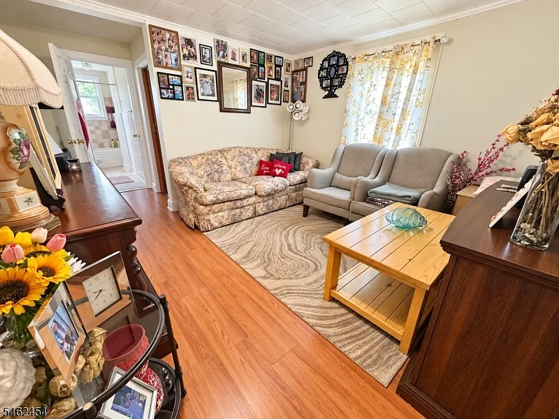 1 bed, 1.0 bath, $1,900 — Photo 2