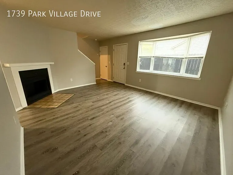 1739 Park Village Dr — Photo 2