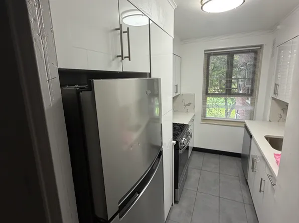 188-35 69th Ave, Fresh Meadows, NY