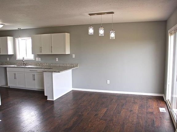 4th image of 512 15th St SE