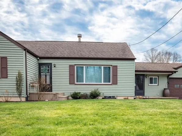 831 School St, Hubbard, OH 44425