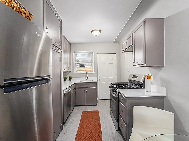 Eat-in Kitchen