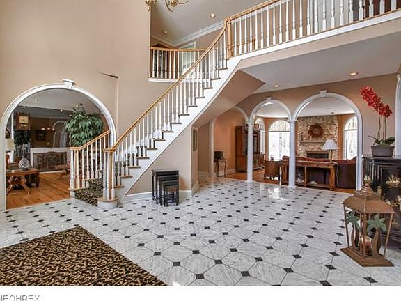 2nd image of 6923 E Hunting Hollow Ln