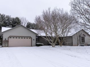 52042 Larkspur Cir, Granger, IN 46530