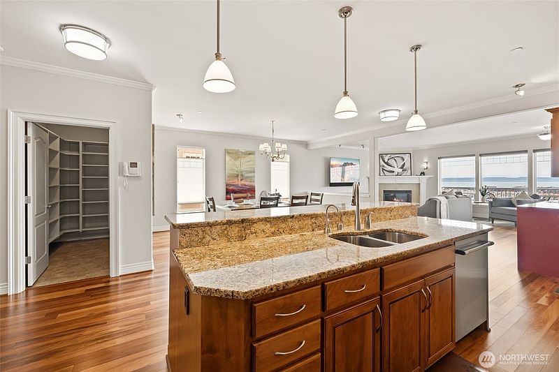 5th image of 2030 Grand Avenue #5