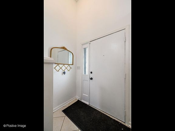3rd image of 557 Delaware Trl