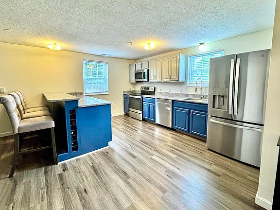 4th image of 301 Elmwood Drive