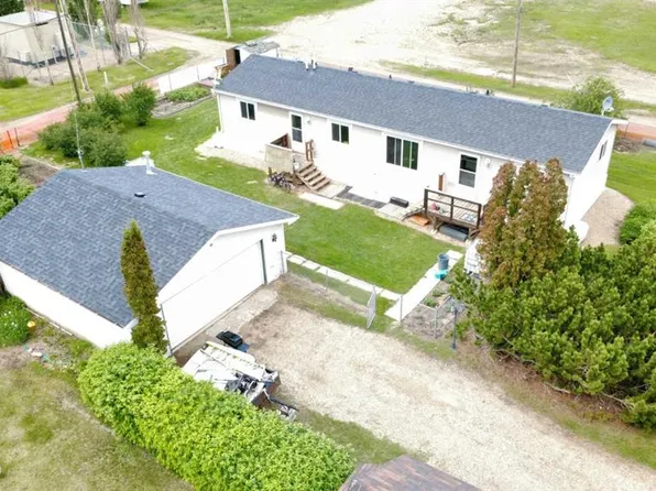 5016 E 49th St, Myrnam, AB T0B 3K0