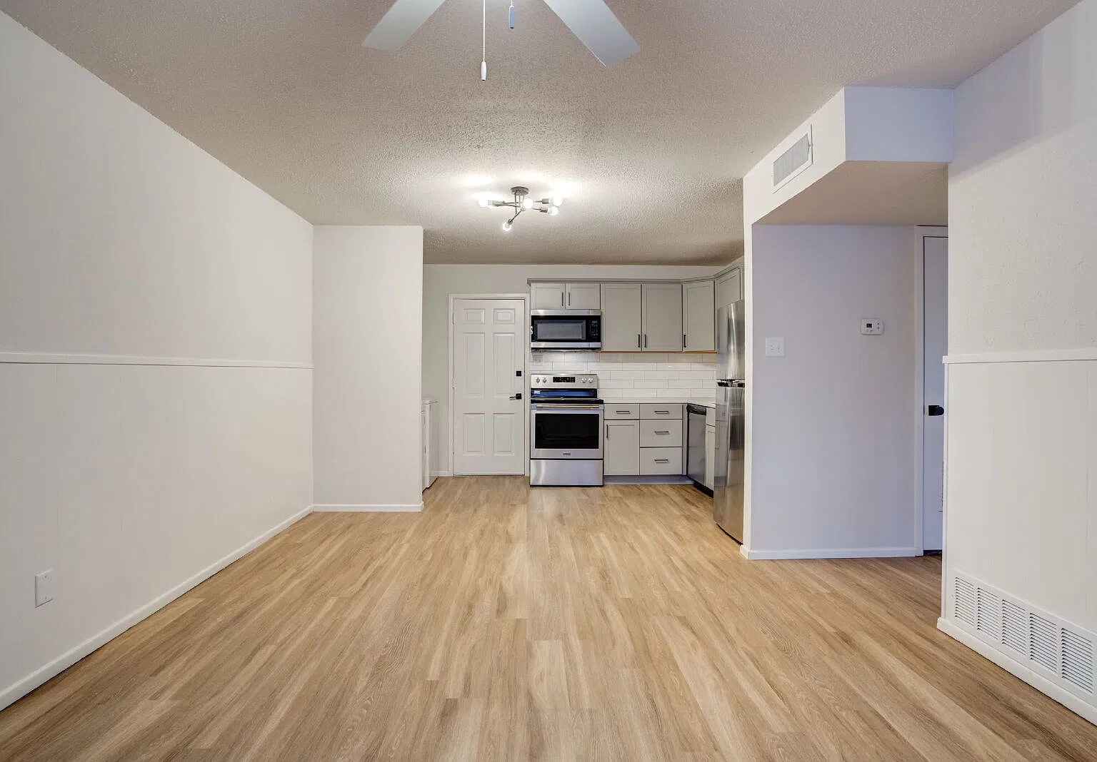 2 bed, 1.0 bath, 1000 sqft, $950 — Photo 2