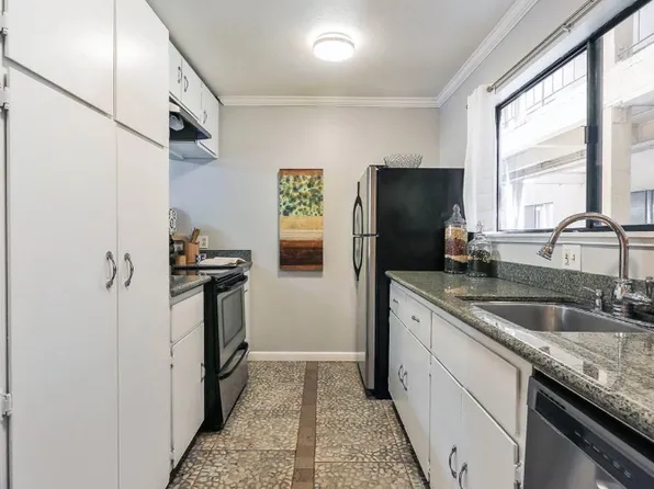 3 Embarcadero W APT 152, Oakland, CA 94607