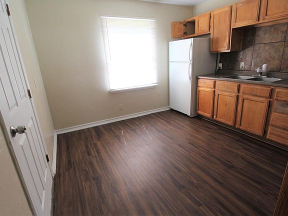 5th image of 1928 Elm Dr