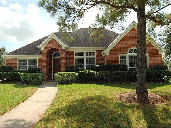 2nd image of 2023 Pembroke Bay Dr