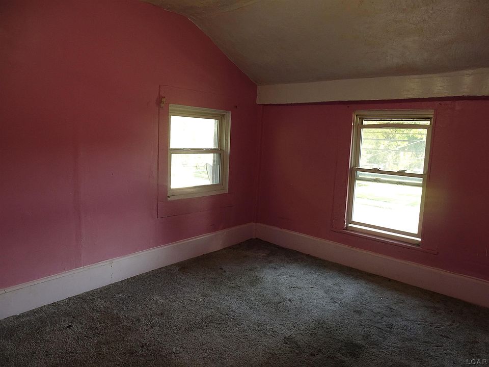 25th image of 665 Dennis St
