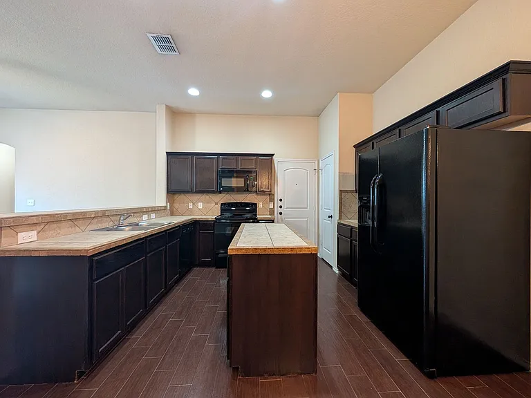 660 Creekside Cir — Photo 12