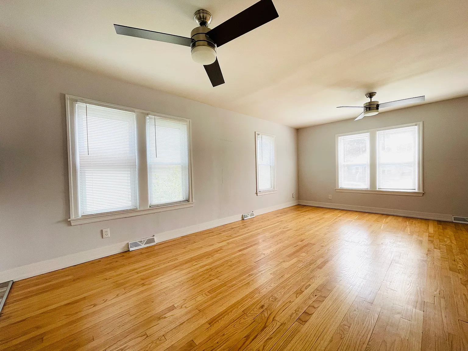 2 bed, 1050 sqft, $1,750 — Photo 3