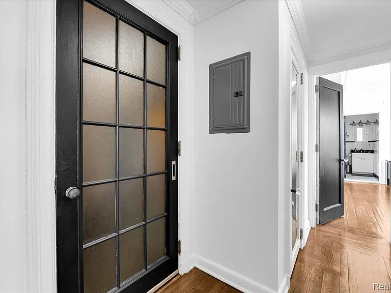 2900 E Jefferson Ave #D201 — Photo 3