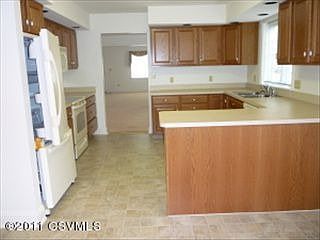 3rd image of 134 Willowbrook Blvd