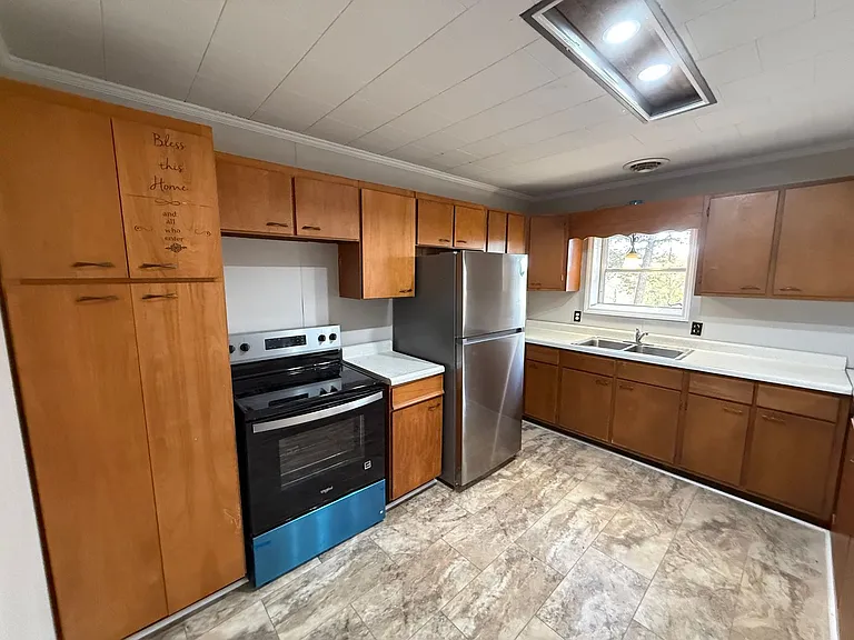 1037 Stringtown Rd — Photo 5