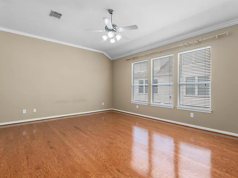 707 W Heights Hollow Ln — Photo 9