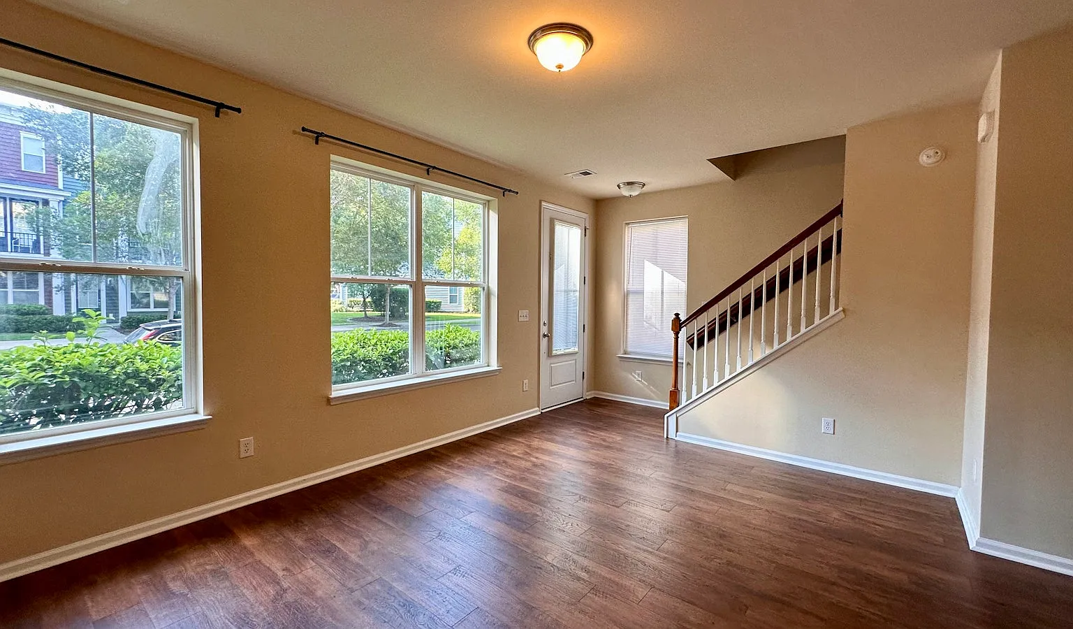 1592 Bluewater Way — Photo 4