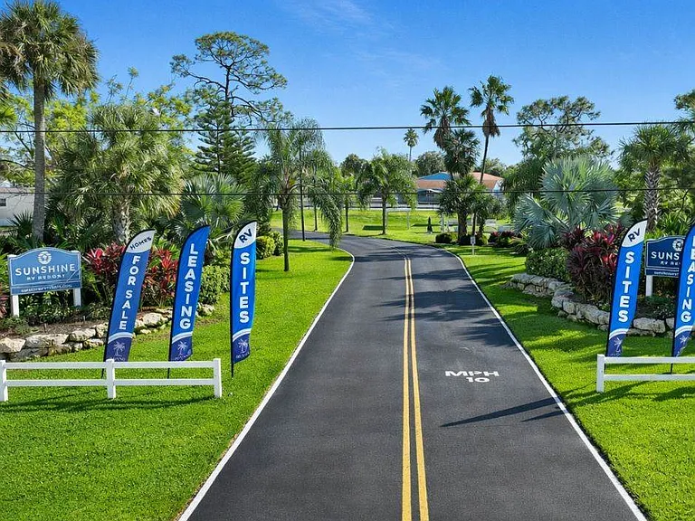 Sunshine MH & RV Resort — Photo 3