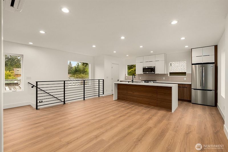 4th image of 9215 12th Avenue NE #B
