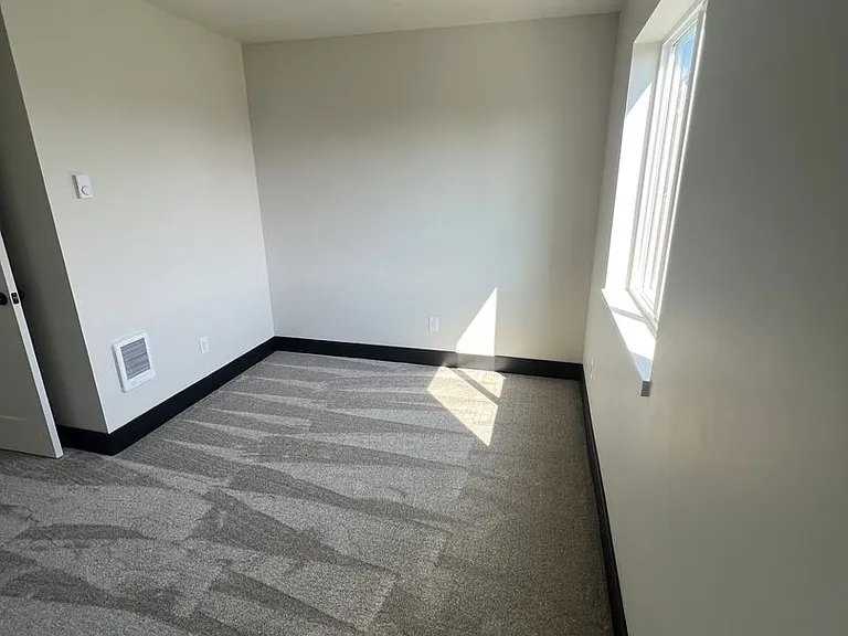 861 9th St W — Photo 24