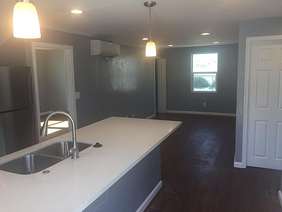 3rd image of 4661 Terrace Dr