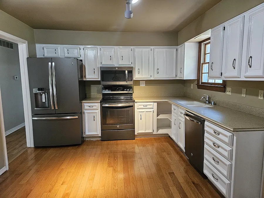 3 bed, 2.5 bath, 1850 sqft, $2,250 — Photo 3