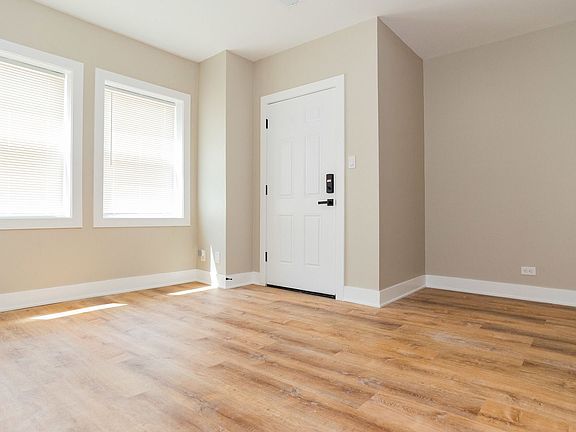3rd image of 2442 W Taylor St #1