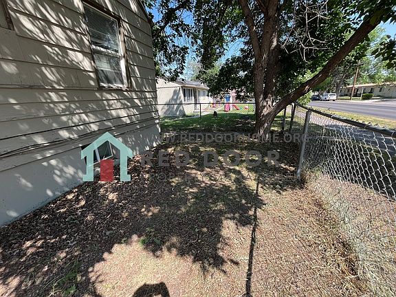 5th image of 1425 6th Ave S #B