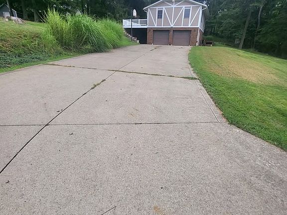 3rd image of 825 Jonathan Ln
