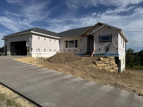 102 Diamond Oaks Drive, Dodgeville, WI 53533