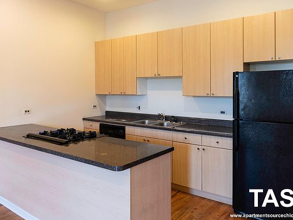 2nd image of 2833 W Medill Ave #2F
