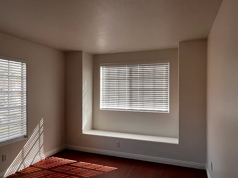 1233 Edinburg Ct — Photo 35