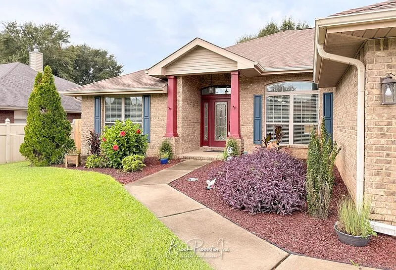 4 bed, 3.0 bath, 2514 sqft, $2,975 — Photo 2