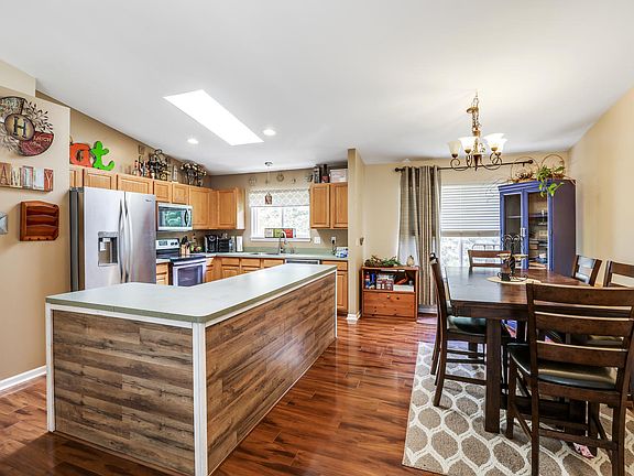 5th image of 6799 Maplelawn Dr