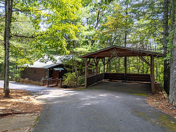 3rd image of 635 Brasstown View Rd